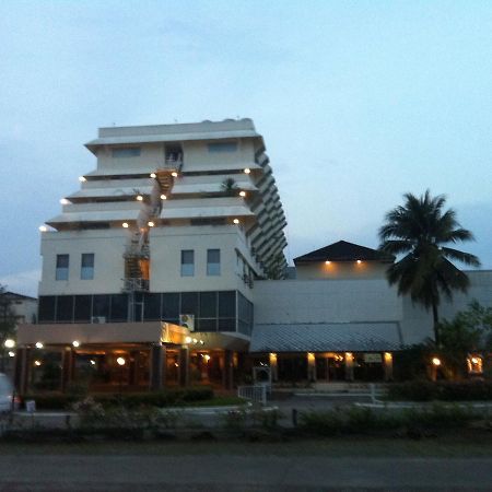 Paradorn Inn Chumphon Exterior foto