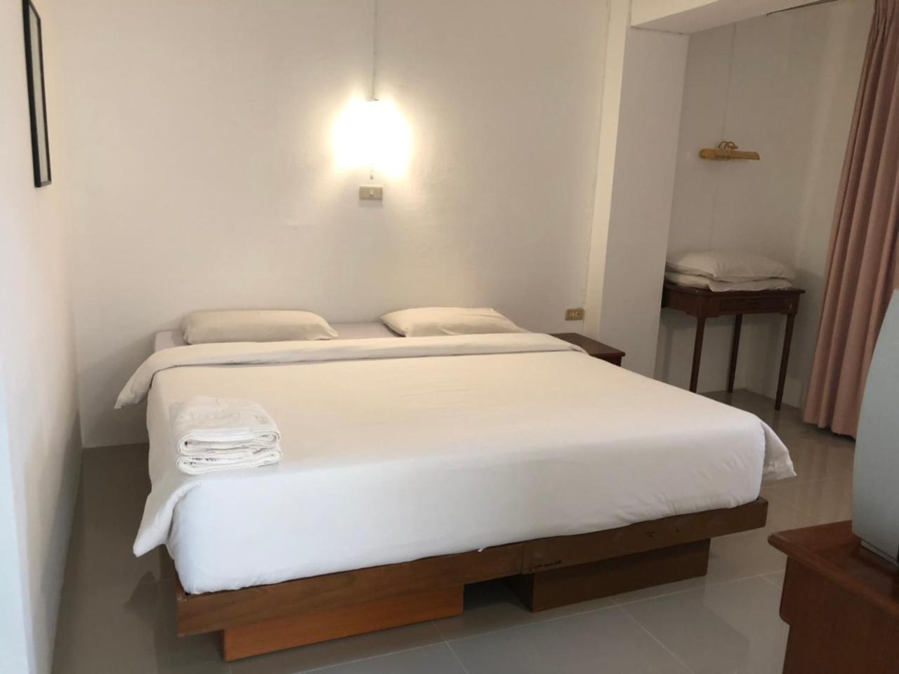 Paradorn Inn Chumphon Exterior foto