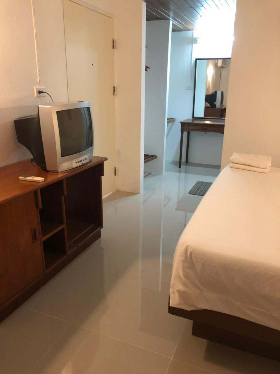Paradorn Inn Chumphon Exterior foto